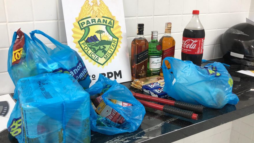 Moradores de rua arrombam carro, furtam cartão de crédito e são detidos ao fazerem compra refinada