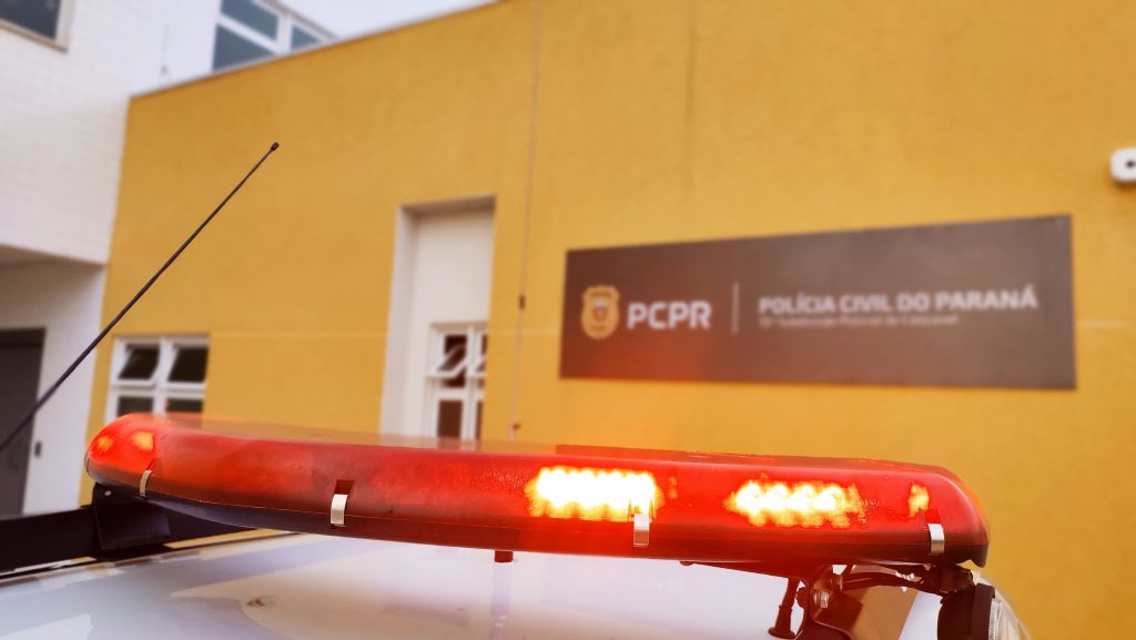 Mulher é presa por tráfico de drogas no Bairro Canadá Mulher é presa por tráfico de drogas no Bairro Canadá
