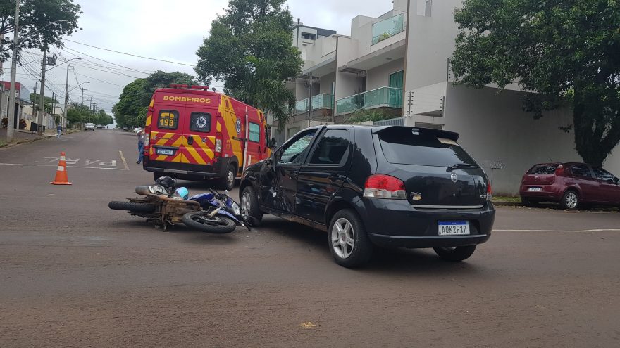 Motociclista fica ferido após colisão entre carro e moto no Parque São Paulo