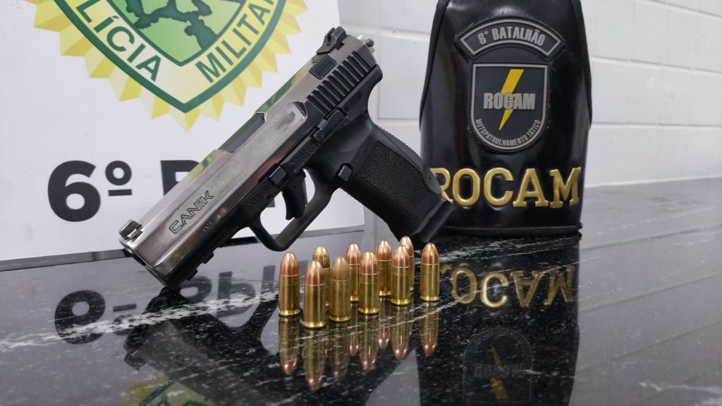Homem é detido em posse de pistola 9mm após denúncias de populares no centro