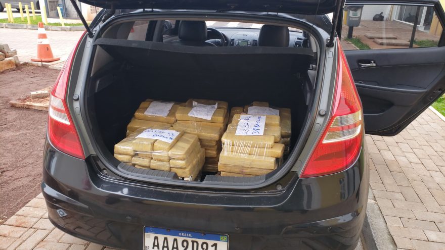 Casal é preso transportando maconha na PR-586