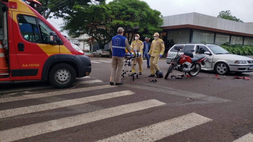 Motociclista fica ferido em colisão na Rua Treze de Maio esquina com Rua Mato Grosso