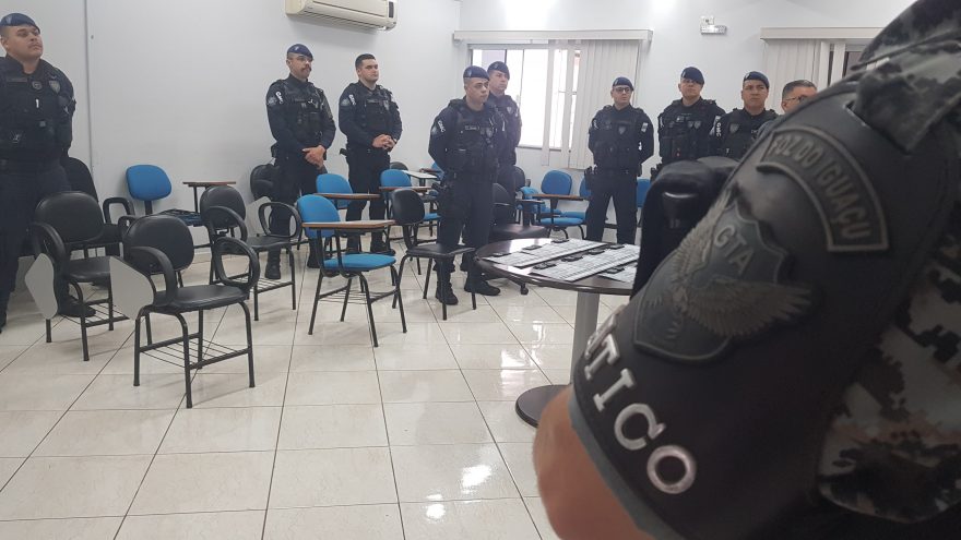Guardas Municipais recebem certificados e brevês após curso tático realizado em Foz do Iguaçu