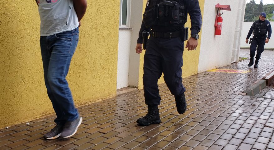 Guarda Municipal detém indivíduo em posse de cocaína no Riviera