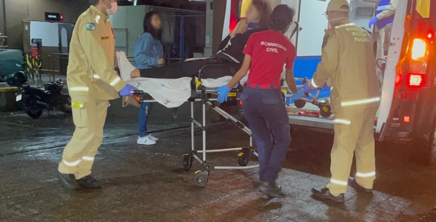 Mulher bate a cabeça ao sofrer queda no Shopping JL
