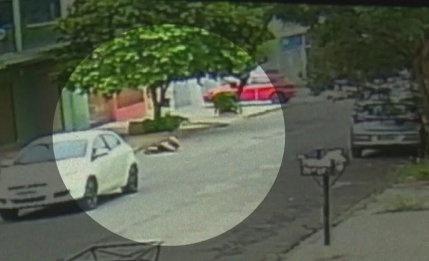 Mulher é arrastada por carro de ex-namorado em Maringá; veja vídeo