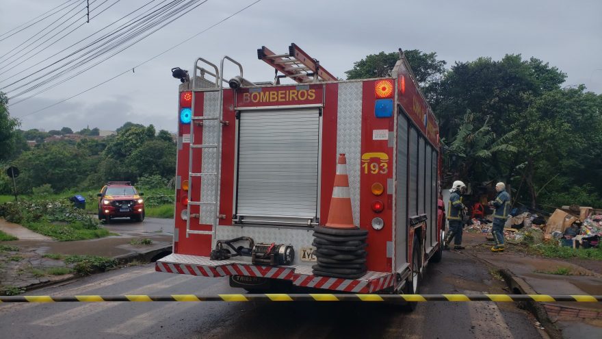 Casa de catador de recicláveis é destruída pelo fogo no Santa Cruz