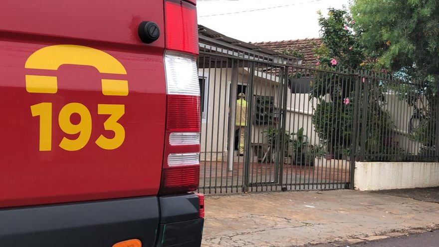 Idosa é socorrida após engasgar com carne durante o almoço no Guarujá