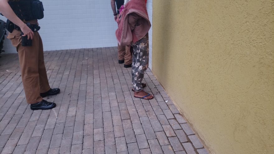 PM age rápido e recupera celular que havia sido roubado de mulher na Avenida Tancredo Neves