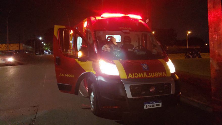 Motociclista fica ferido em acidente na Rua Jacarezinho
