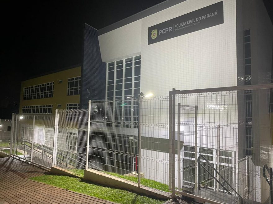 Homem é preso após empurrar a mãe durante briga com irmão