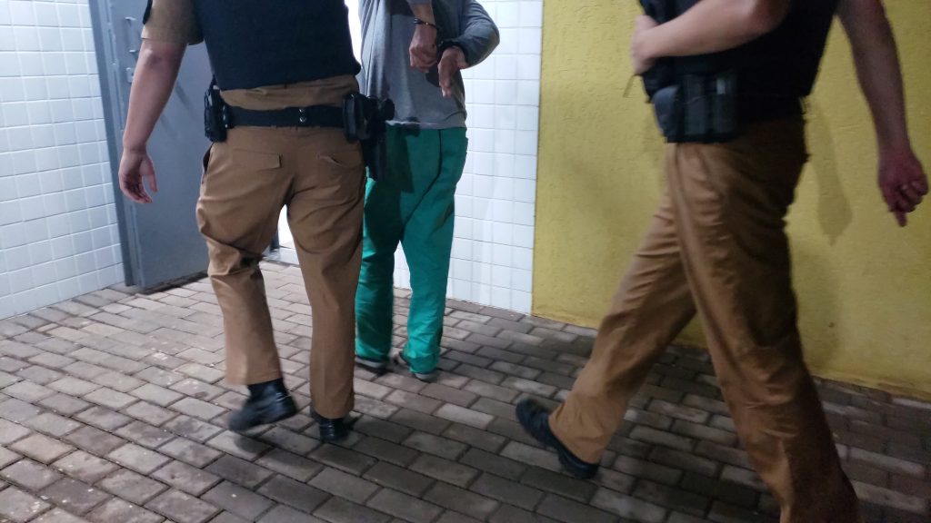 Indivíduo é detido acusado de agredir companheira no Universitário
