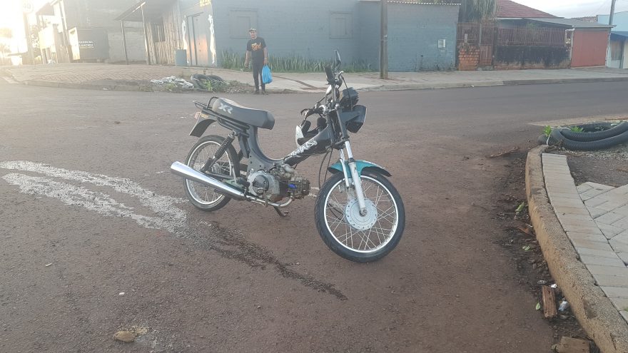 Adolescente fica ferido em acidente na Rua Guilherme Piovesan