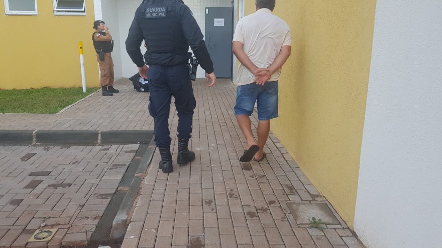 Homem que agrediu esposa em briga no Riviera é preso e facão apreendido