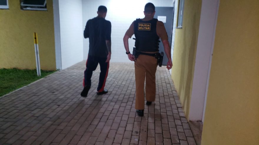Homem é preso por furto em mercadinho de condomínio