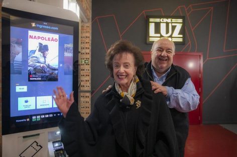 Prefeito Rafael Greca prestigia sessão do longa Napoleão no Cine Passeio de Curitiba Imagem referente a Prefeito Rafael Greca prestigia sessão do longa Napoleão no Cine Passeio de Curitiba