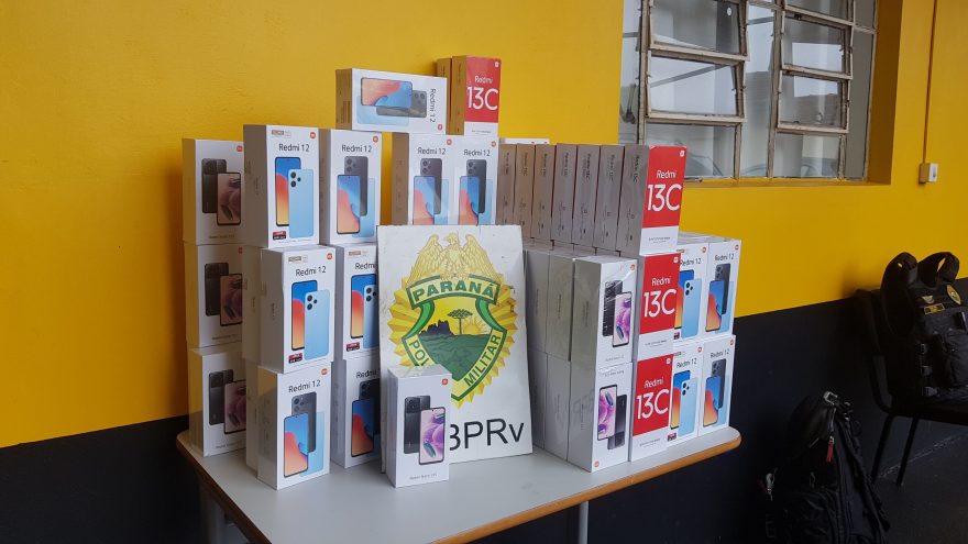PRE apreende carros carregados com 127 smartphones e R$ 25 mil em aparelhos para teste de glicemia