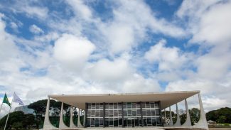 STF julga em dezembro omissão do Congresso sobre licença-paternidade STF julga em dezembro omissão do Congresso sobre licença-paternidade