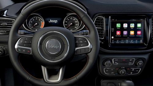 Cliente recebe novo Jeep Compass em acordo com a Fiat Chrysler