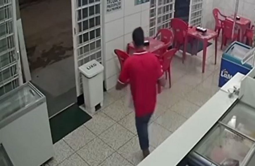 Vídeo: homem foge sem pagar de sorveteria e dá de cara com a polícia em Goioerê