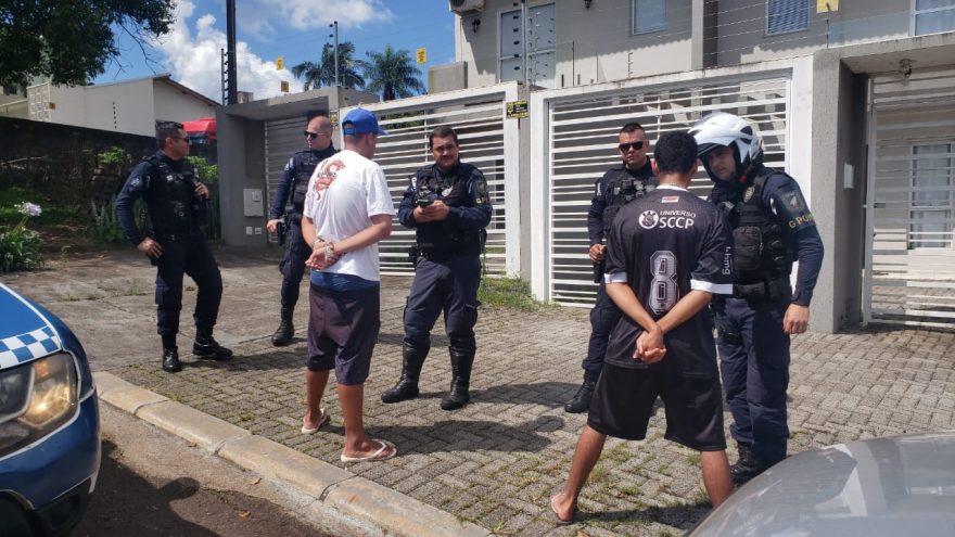 Dirigindo caminhonete, adolescentes fogem da fiscalização e são abordados pela Guarda Municipal