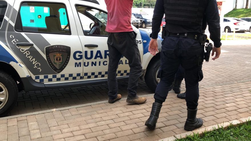 Homem é preso por porte ilegal de arma de fogo no Loteamento Viena