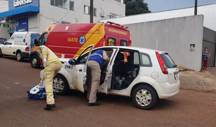 Veículo da Prefeitura se envolve em acidente e deixa condutora ferida