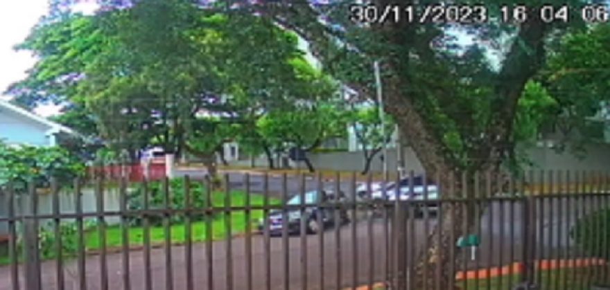 Câmera registra forte colisão na Rua Carlos Chagas