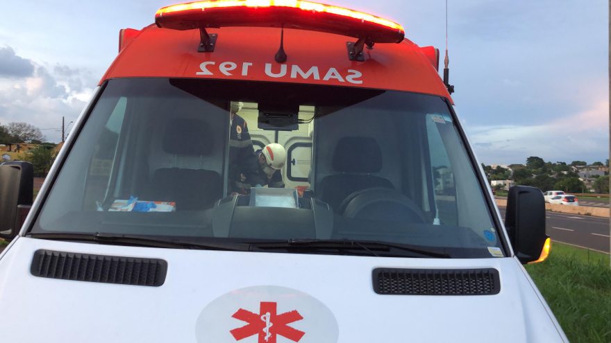 Homem é socorrido após acidente na Marginal da BR-467