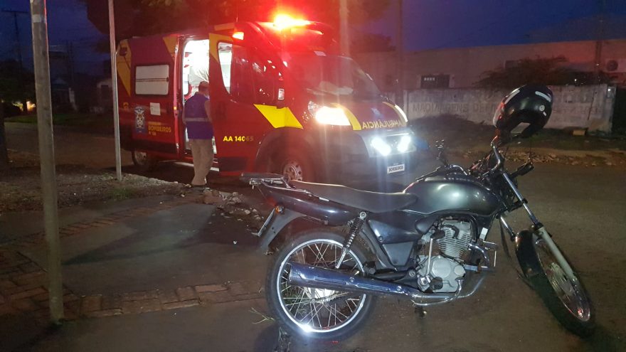 Motociclista fica ferido em acidente na Rua Altemar Dutra
