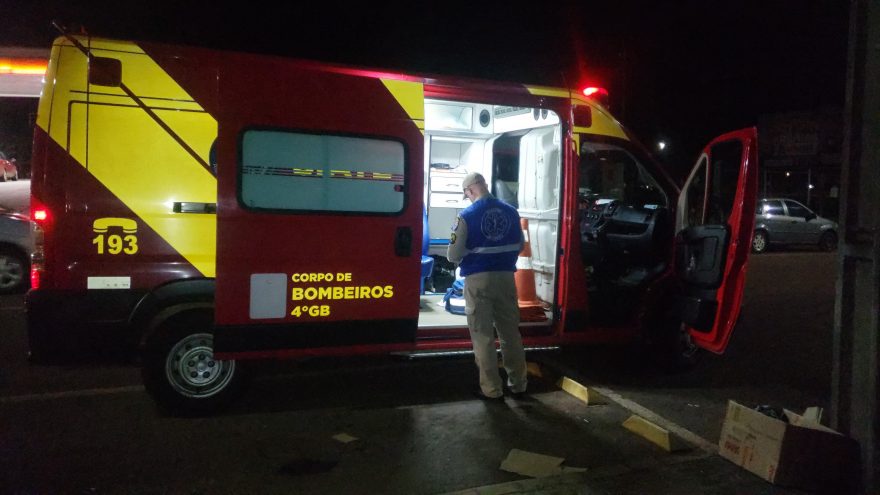Entregador fica ferido ao cair de moto na Rua Cuiabá