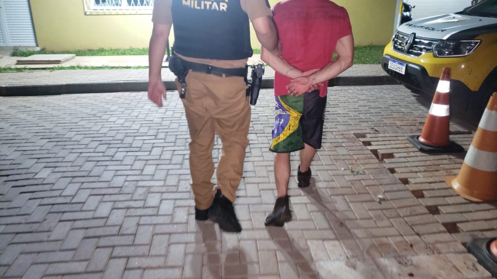 Homem é preso por descumprir medida protetiva contra a esposa no bairro Interlagos