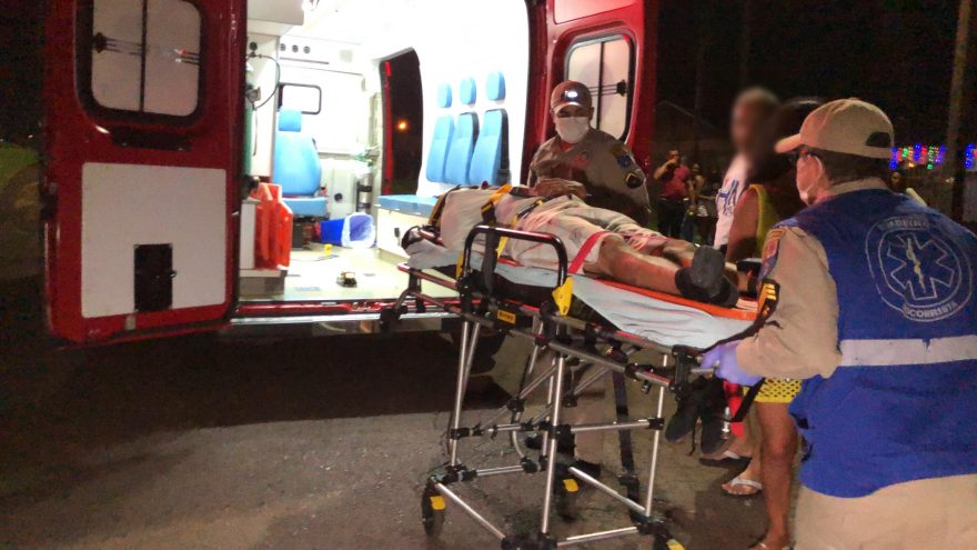 Motociclista fica ferido em grave colisão entre moto e carro no Riviera