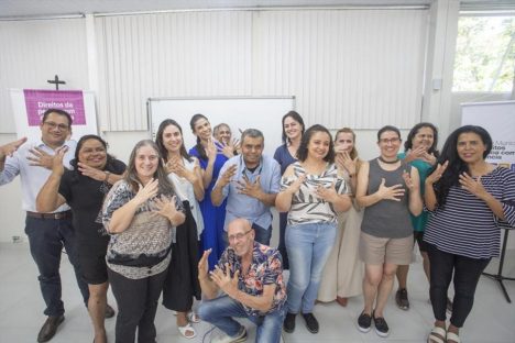 Servidores da Prefeitura de Curitiba concluem curso presencial de Libras Imagem referente a Servidores da Prefeitura de Curitiba concluem curso presencial de Libras