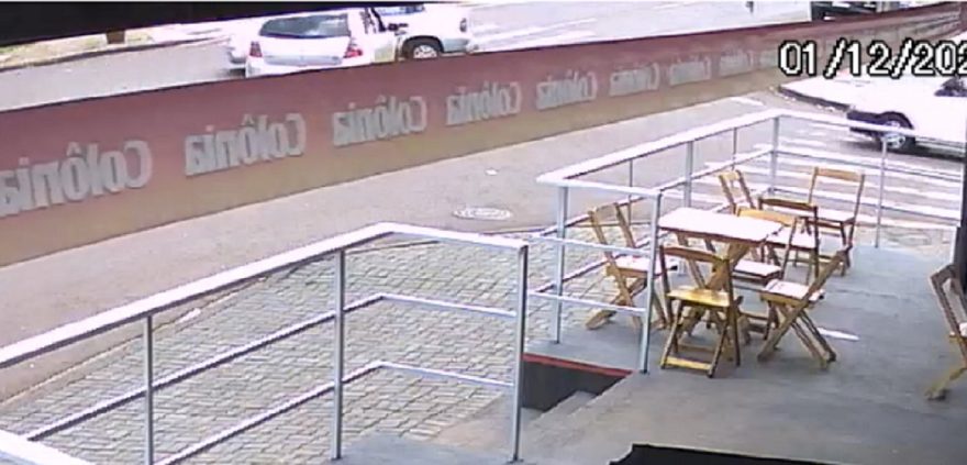 Câmera flagra grave acidente de trânsito no Interlagos
