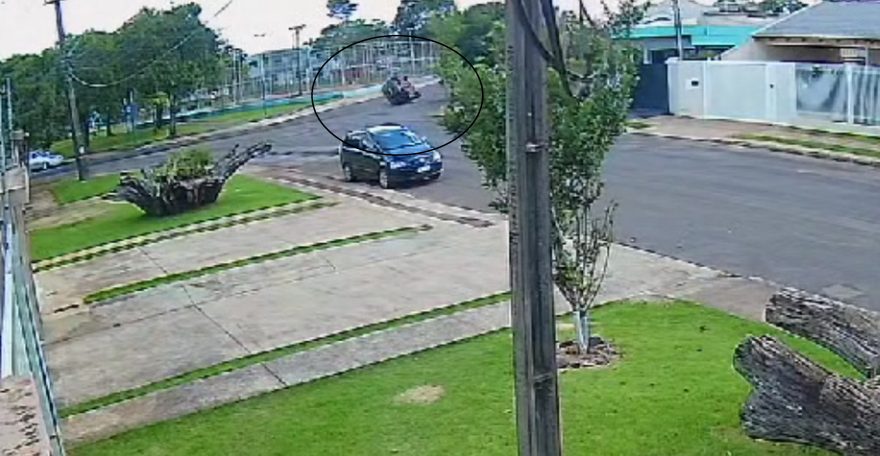 Câmera registra momento de acidente seguido de tombamento no Maria Luiza
