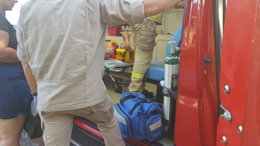 Tanque de lavar roupas cai e deixa idoso ferido na Rua Serra Grande