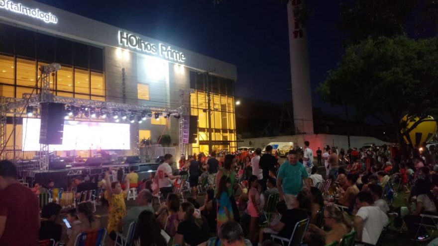 Cantata de Natal atrai centenas de pessoas ao HOlhos Prime