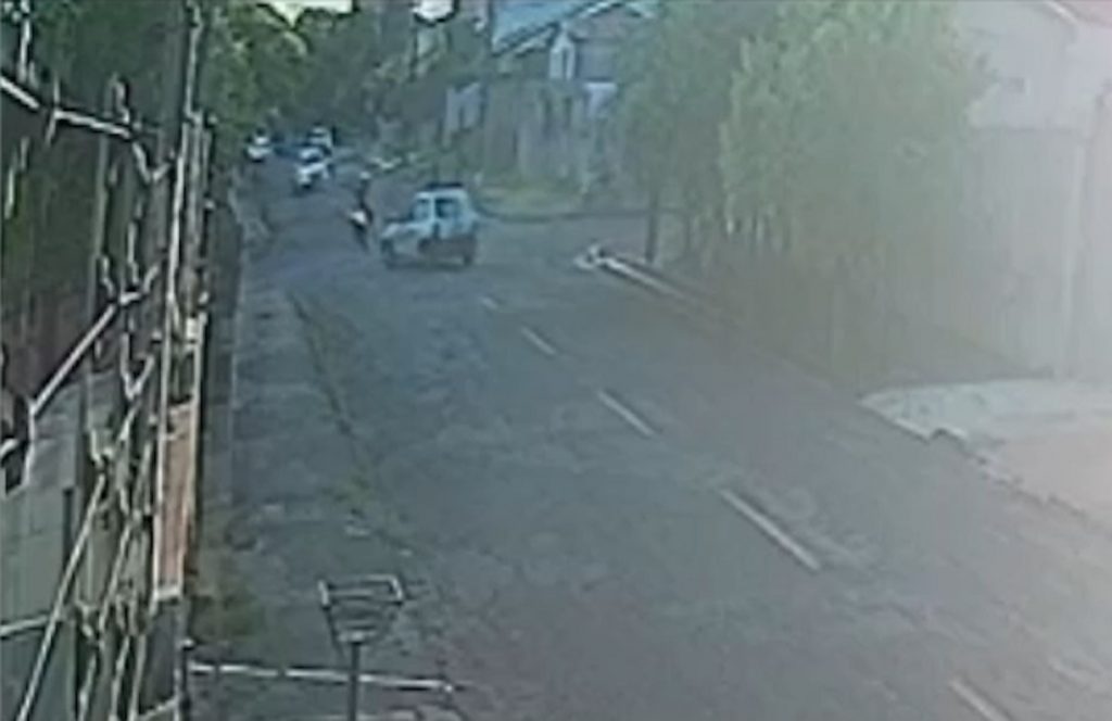 Câmera flagra colisão que envolveu moto de alta cilindrada no São Cristóvão