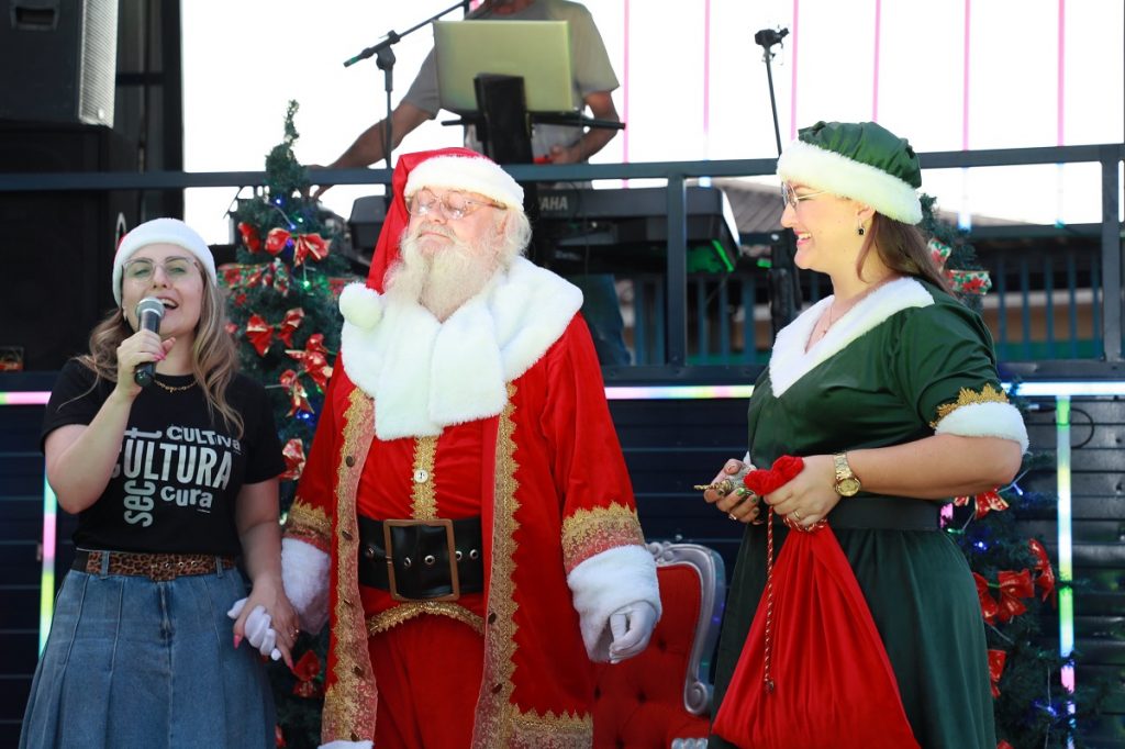 Caravana do Papai Noel emociona distrito de São João; veja a programação completa