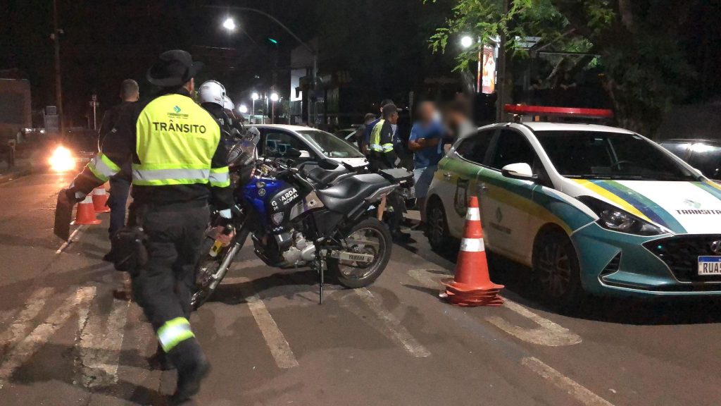 Condutores são detidos por embriaguez ao volante durante fiscalização da Transitar