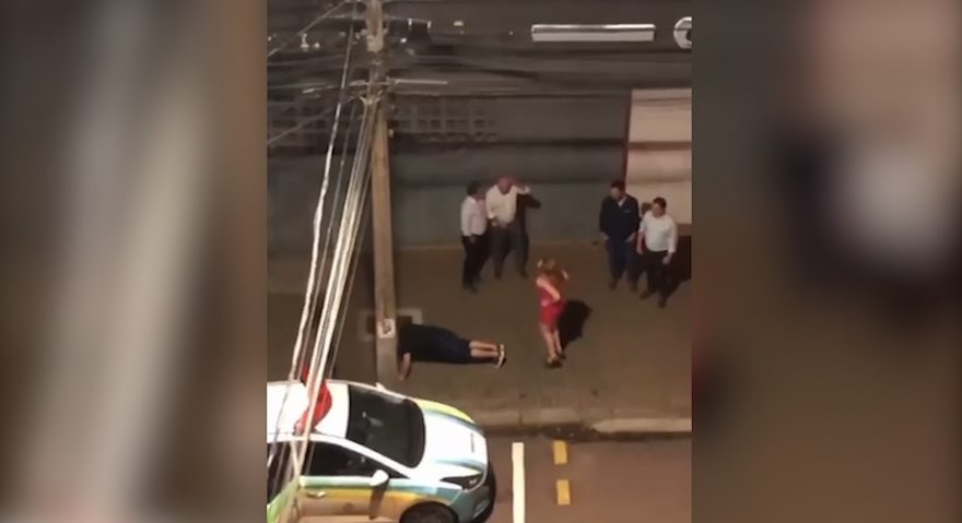 Vídeo: Após ter carro apreendido, motorista ‘paga flexões’ em blitz no Centro de Cascavel