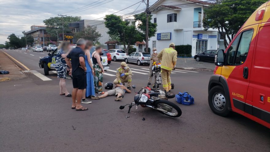 Entregador de lanches fica ferido em acidente na Rua Presidente Kennedy