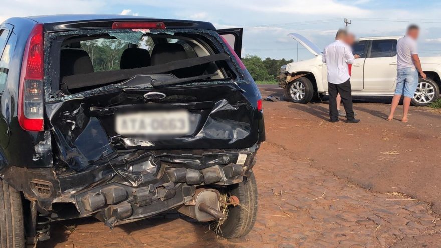 Amarok e Fiesta se envolvem em batida na BR-369 em Cascavel