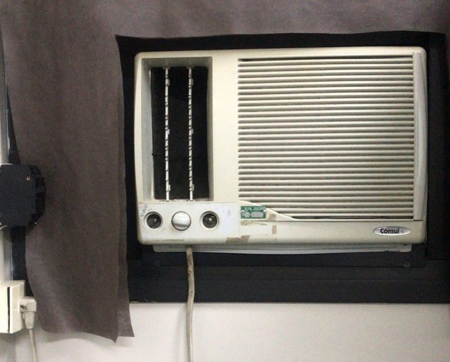 “Parece um forno” diz funcionário da UPA Tancredo sobre dormitório sem ventilação