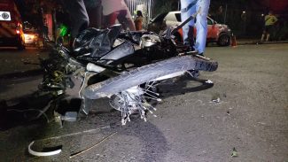 Motociclista quebra a perna em grave acidente no Centro