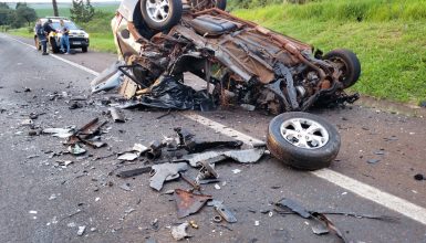 Imagem referente a Homem morre após gravíssimo acidente entre ônibus e Tucson na BR-277
