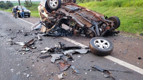 Homem morre após gravíssimo acidente entre ônibus e Tucson na BR-277 Imagem referente a Homem morre após gravíssimo acidente entre ônibus e Tucson na BR-277