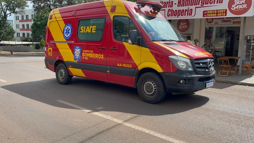 Homem sofre queimadura ao acender churrasqueira para assar frango
