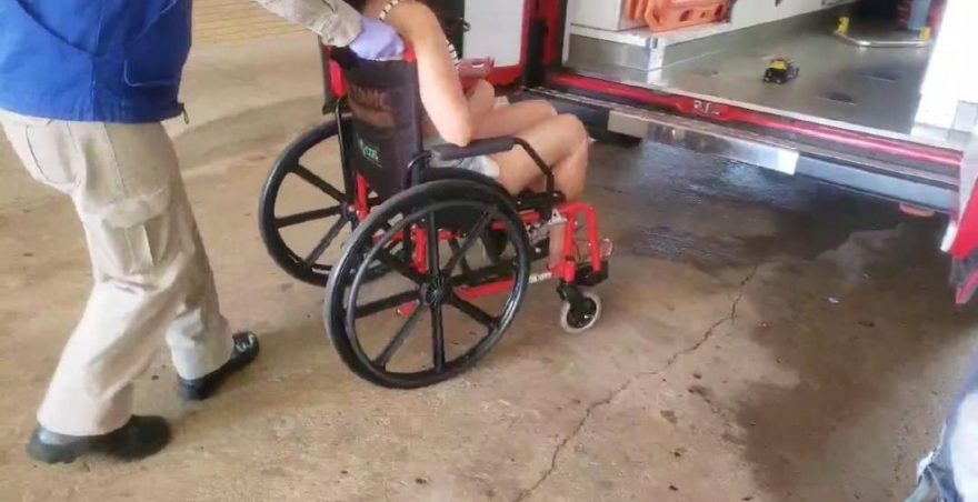 Casal fica ferido ao cair de moto no Riviera